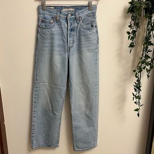 Levi’s- Ribcage Straight Ankle size 24